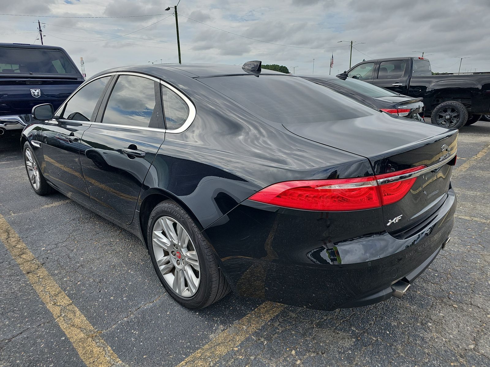 2017 Jaguar XF 35t Premium FWD