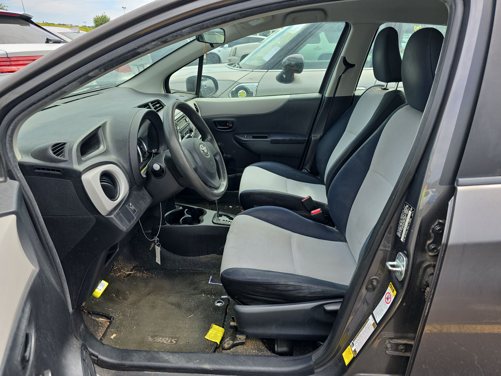 2012 Toyota Yaris L FWD