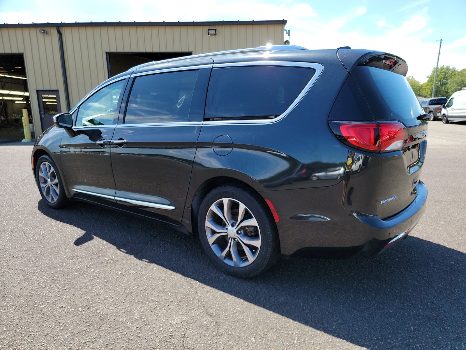 2017 Chrysler Pacifica Limited FWD