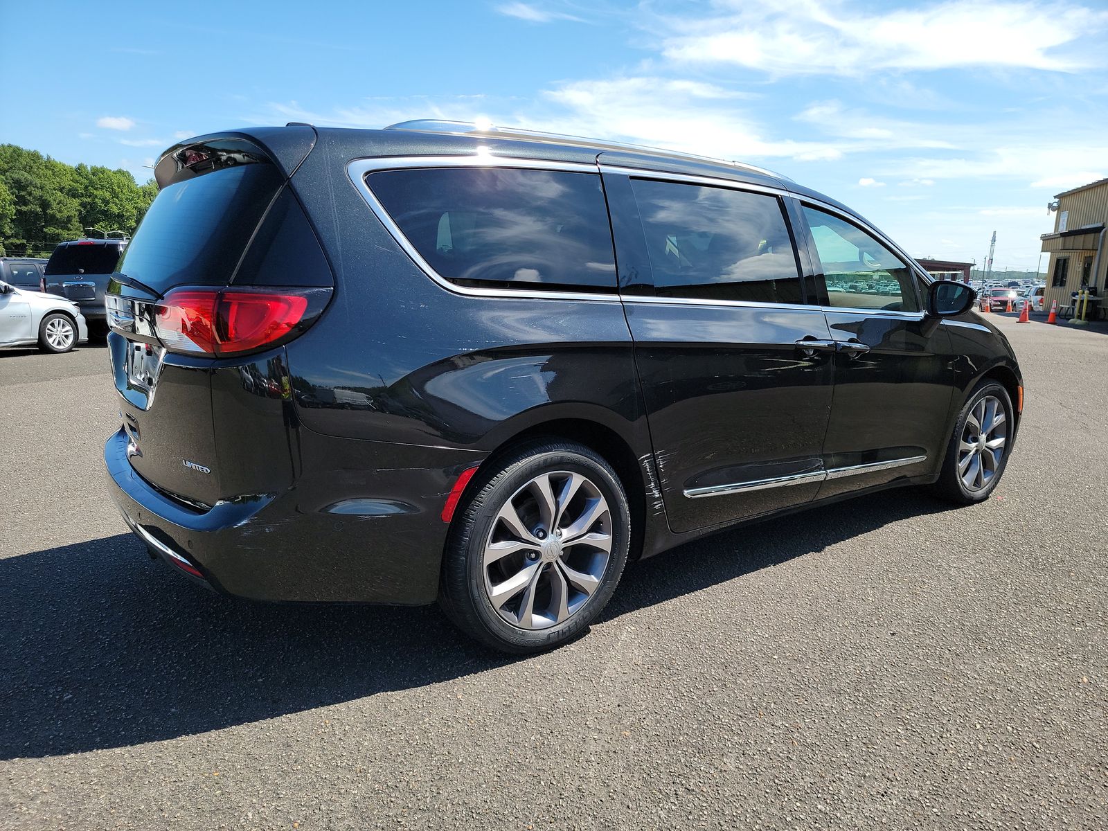 2017 Chrysler Pacifica Limited FWD