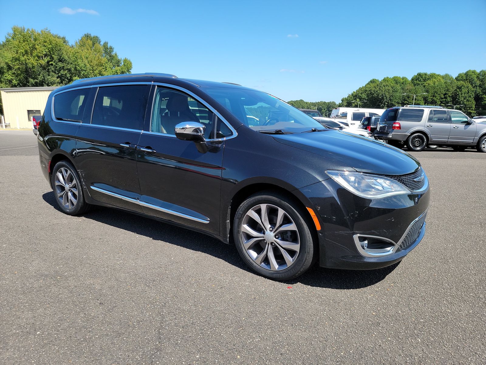 2017 Chrysler Pacifica Limited FWD