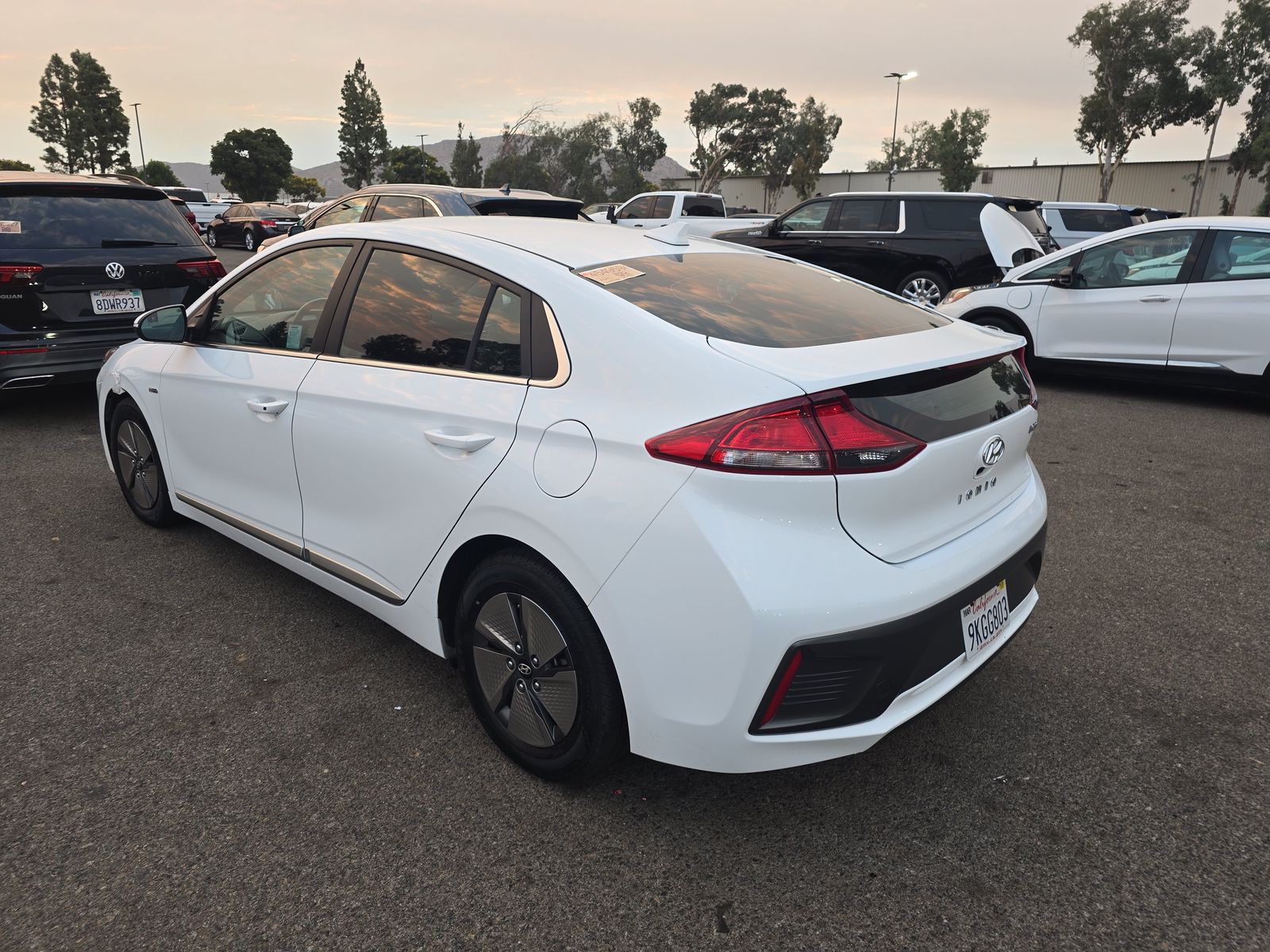 2020 Hyundai Ioniq Hybrid SE FWD