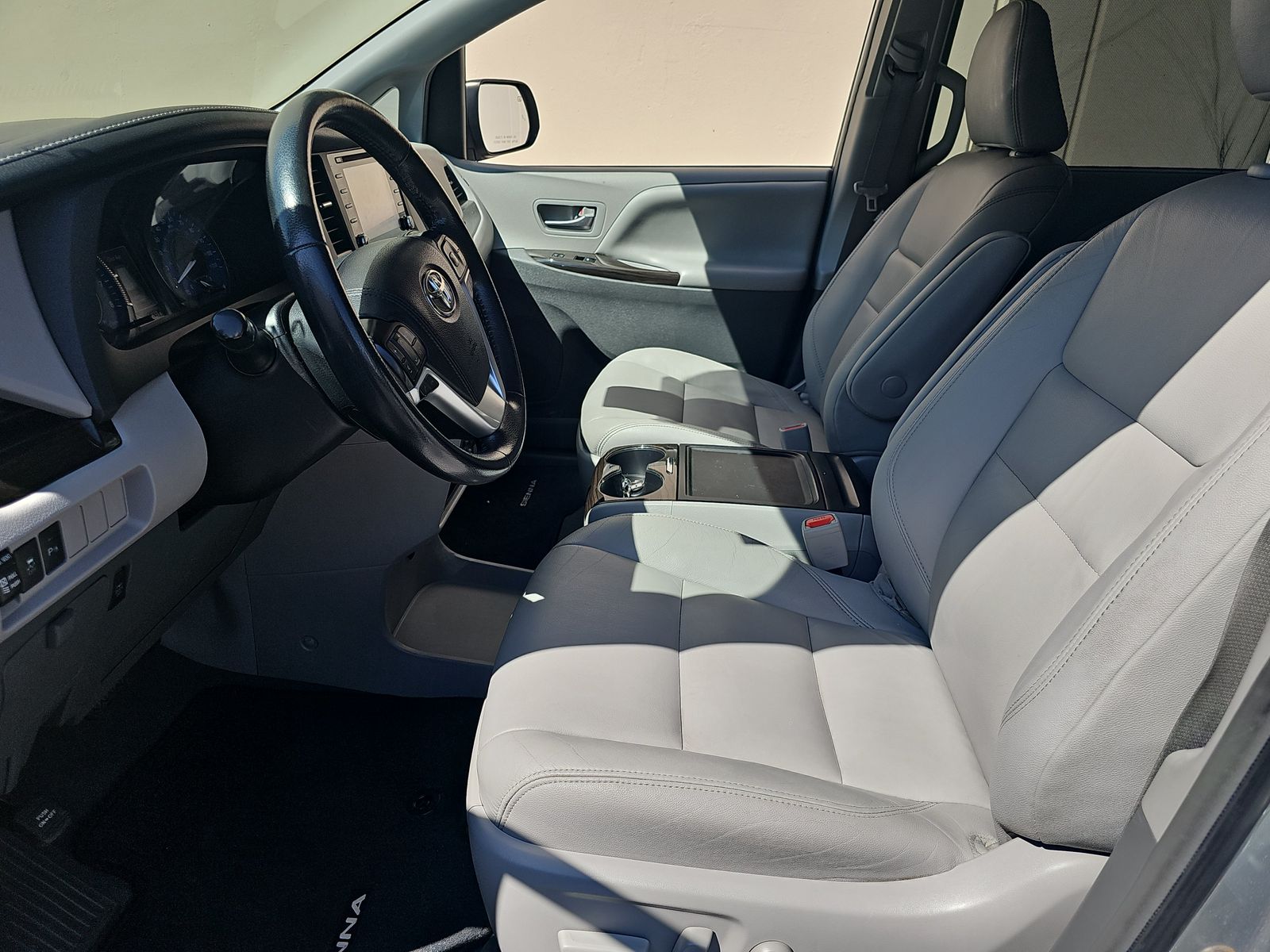 2019 Toyota Sienna XLE FWD