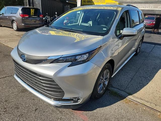 2023 Toyota Sienna XLE 8-Passenger 120.5
