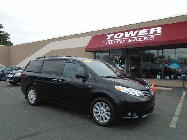2017 Toyota Sienna XLE 7-Passenger 119.3