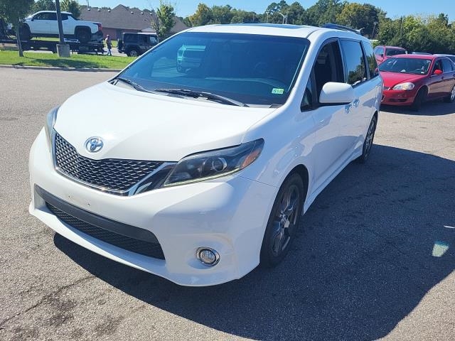 2017 Toyota Sienna SE 8-Passenger 119.3