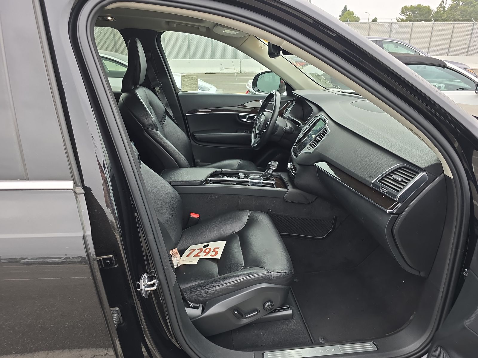 2019 Volvo XC90 T6 Momentum AWD