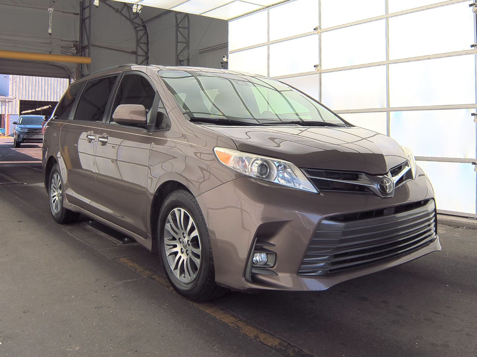 2020 Toyota Sienna XLE FWD