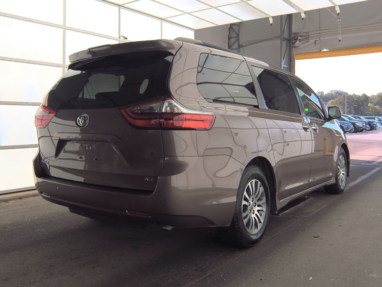 2020 Toyota Sienna XLE FWD