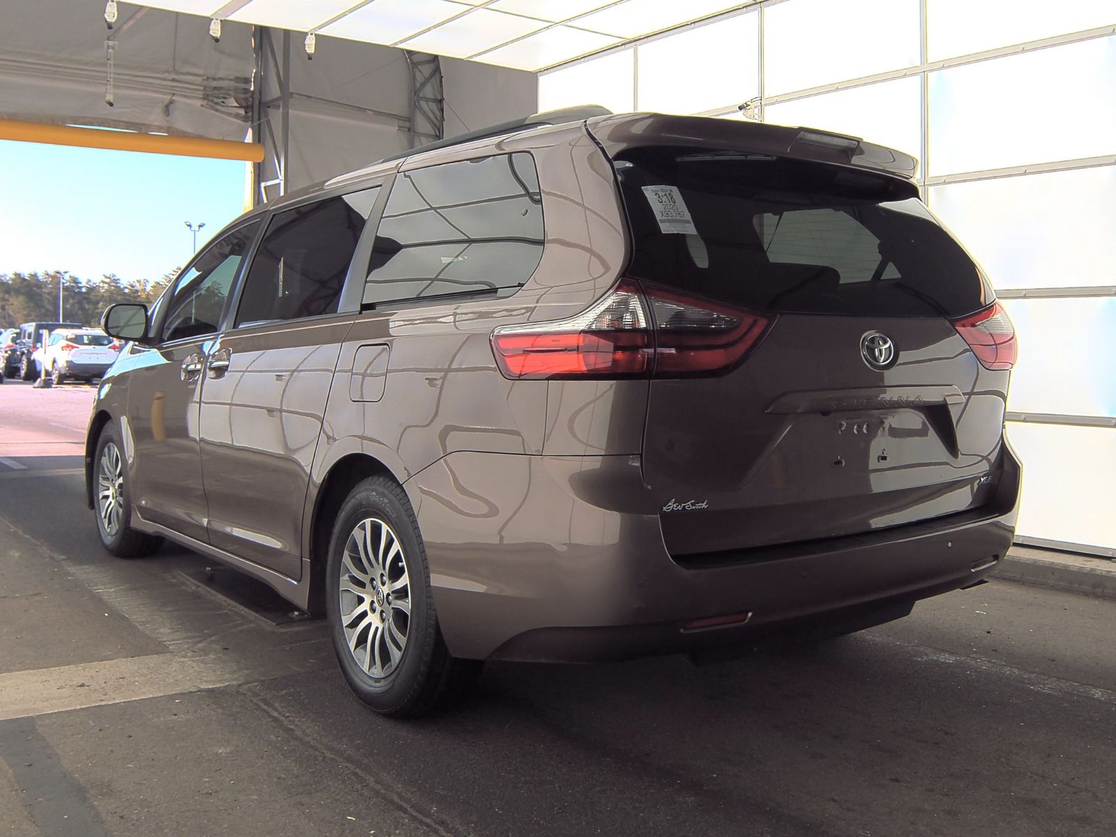 2020 Toyota Sienna XLE FWD