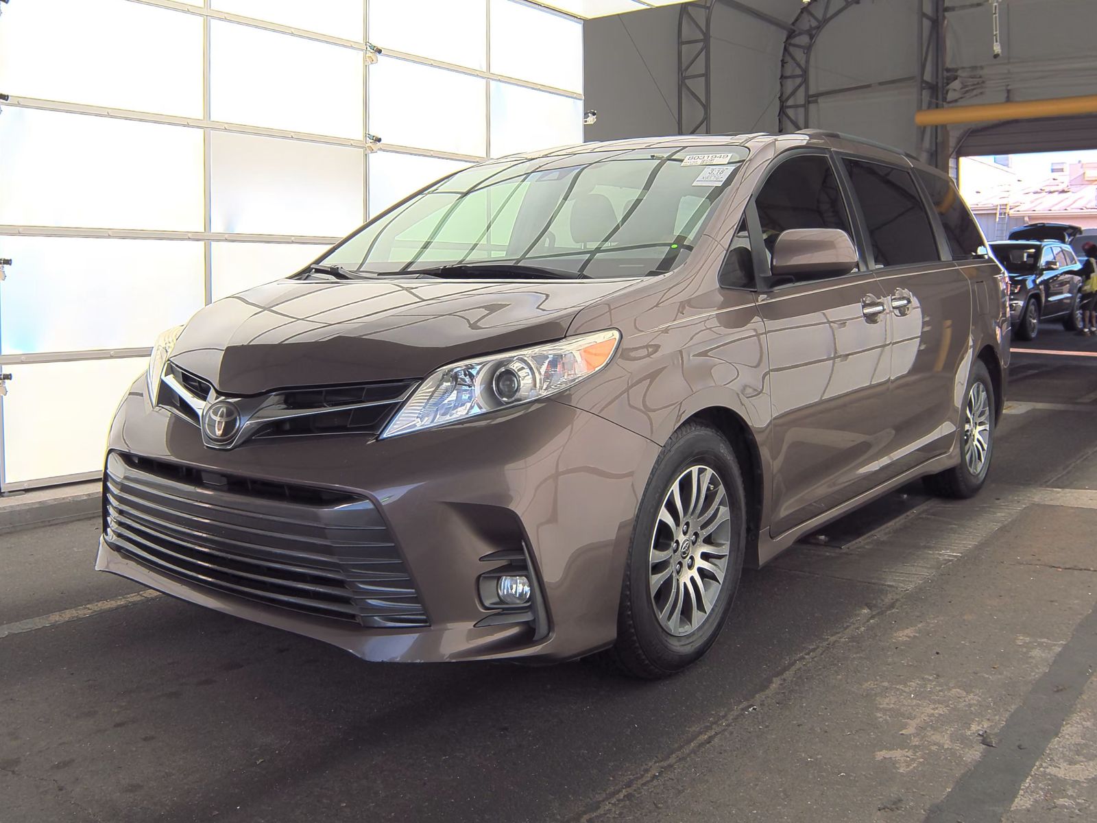 2020 Toyota Sienna XLE FWD