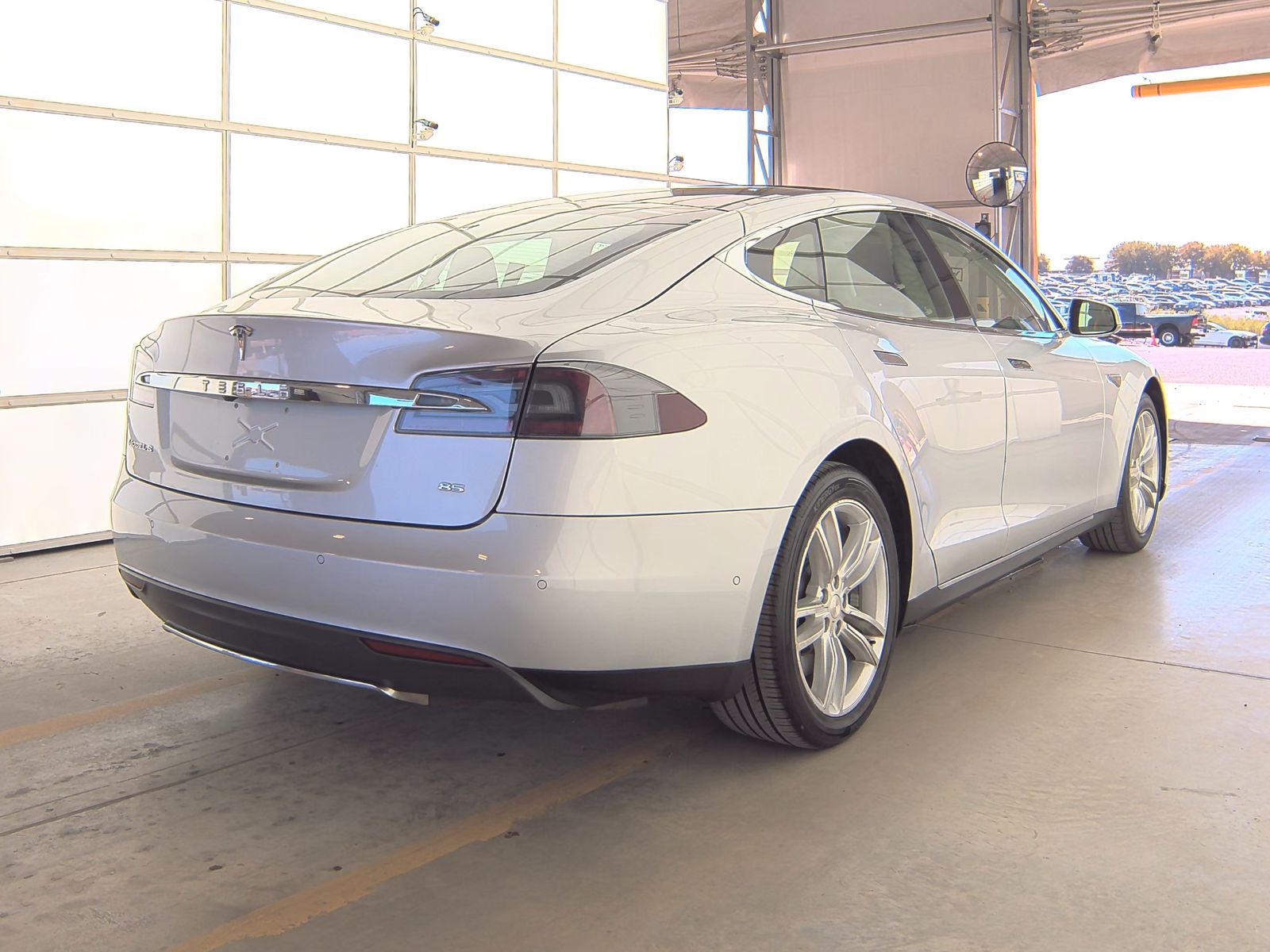 2015 Tesla Model S 85 RWD