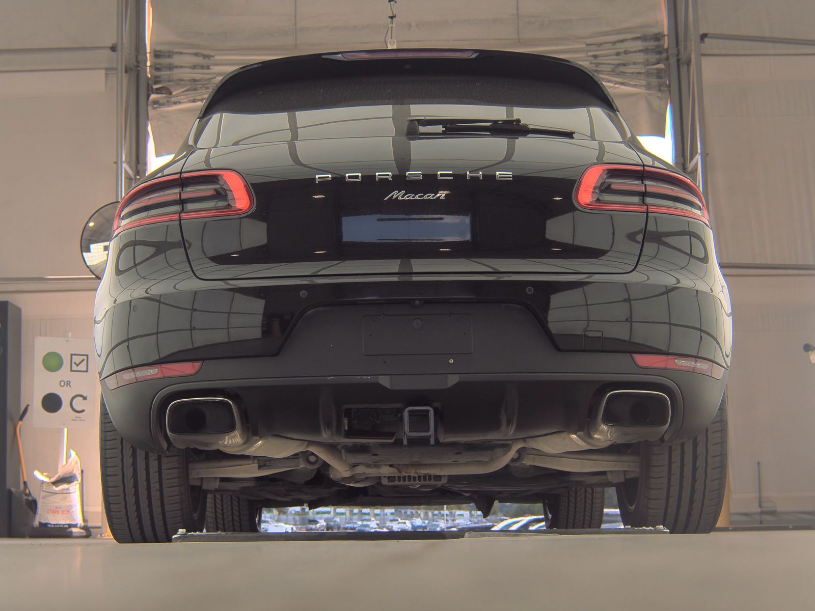 2018 Porsche Macan Base AWD