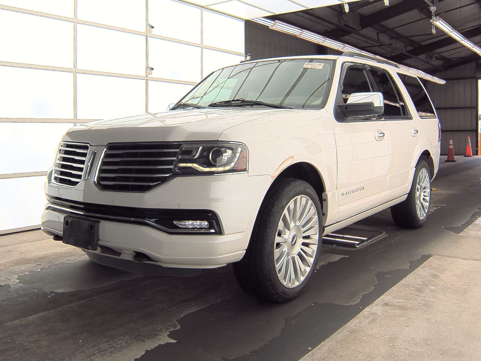 2016 Lincoln Navigator Select RWD