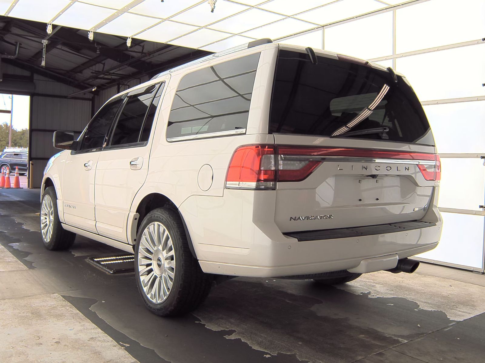 2016 Lincoln Navigator Select RWD