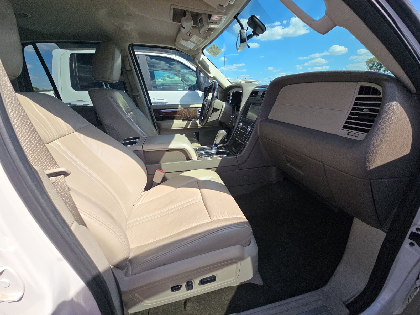 2016 Lincoln Navigator Select RWD