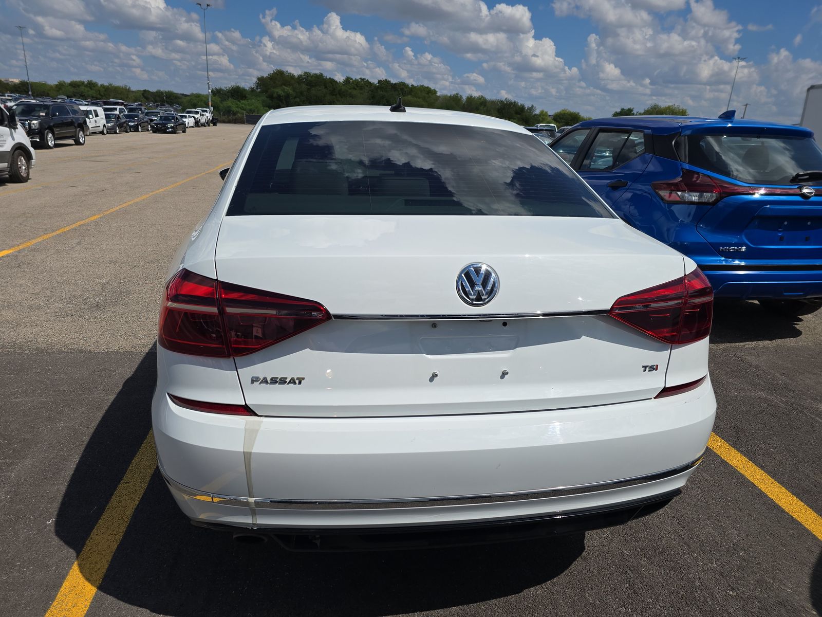 2017 Volkswagen Passat 1.8T R-Line FWD