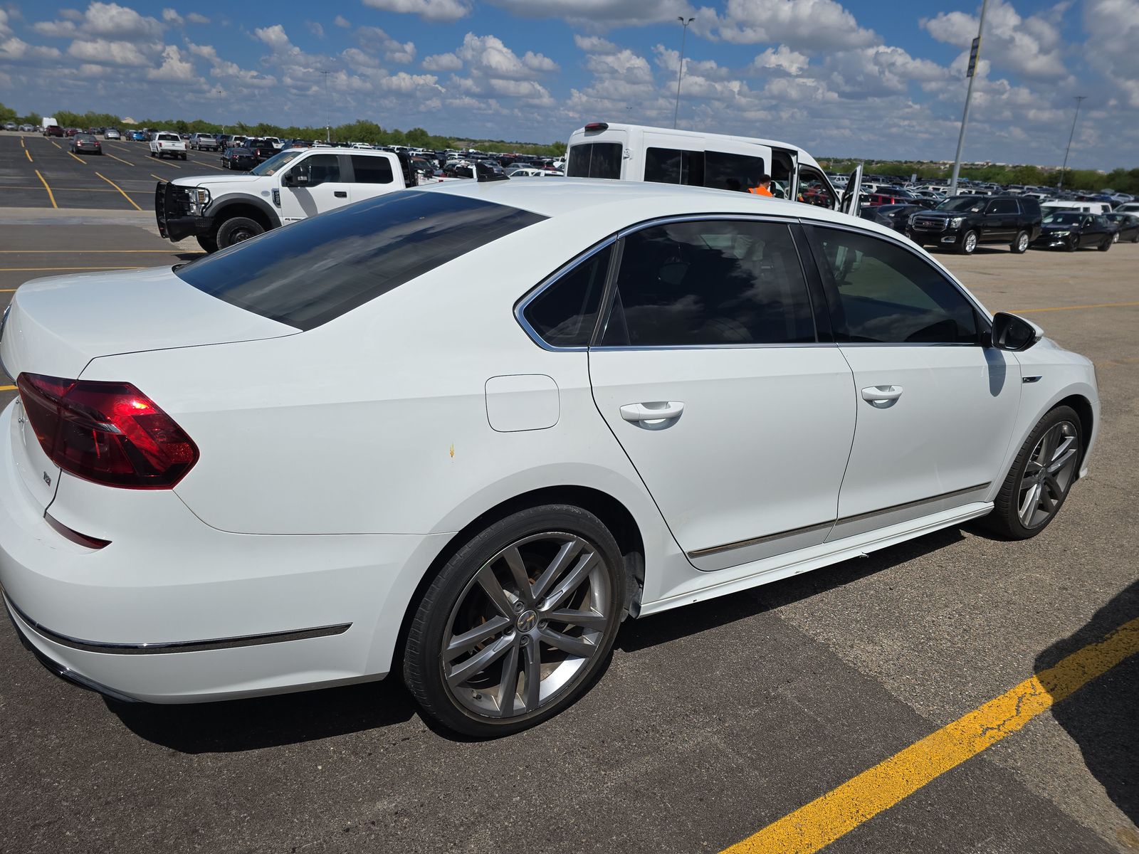 2017 Volkswagen Passat 1.8T R-Line FWD