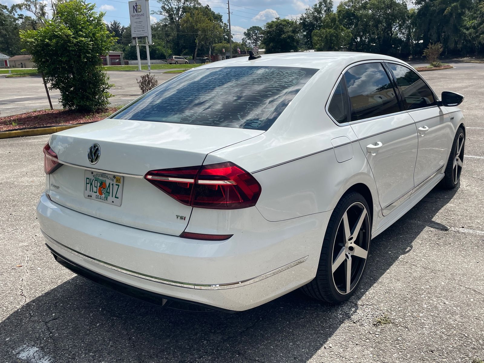 2017 Volkswagen Passat 1.8T R-Line FWD