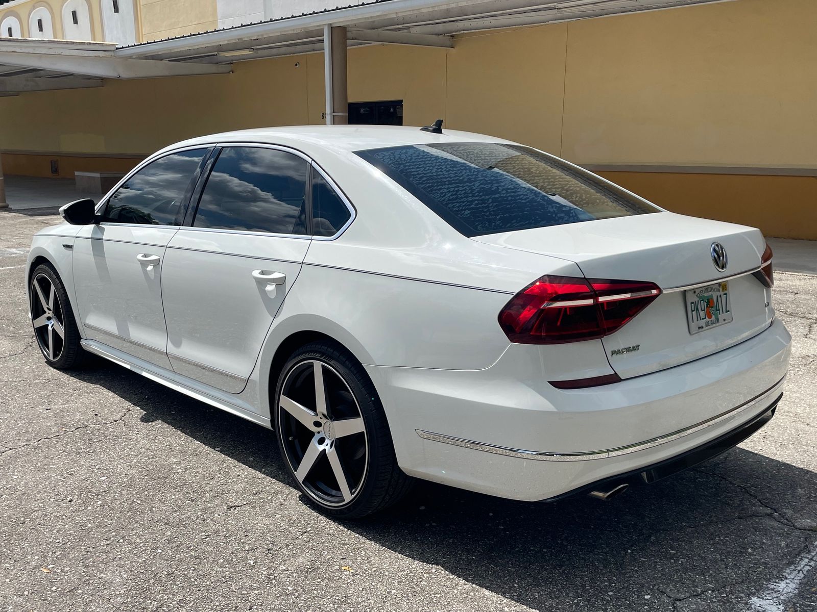 2017 Volkswagen Passat 1.8T R-Line FWD