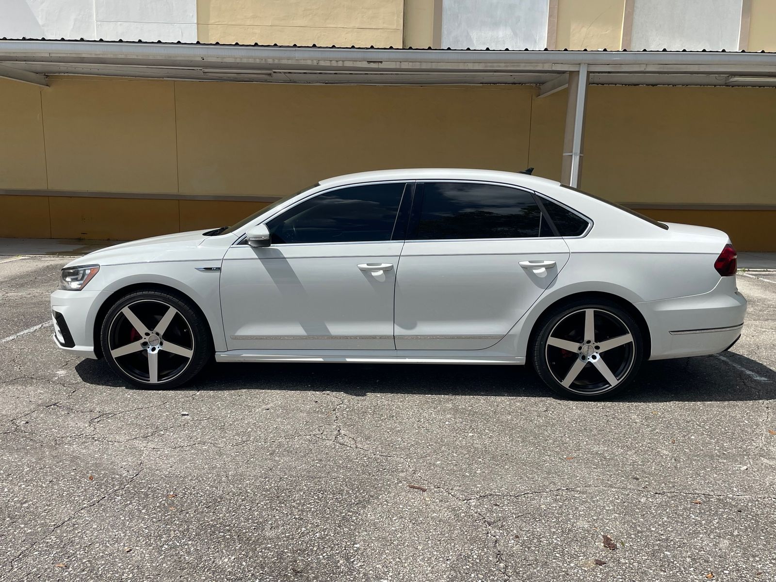 2017 Volkswagen Passat 1.8T R-Line FWD