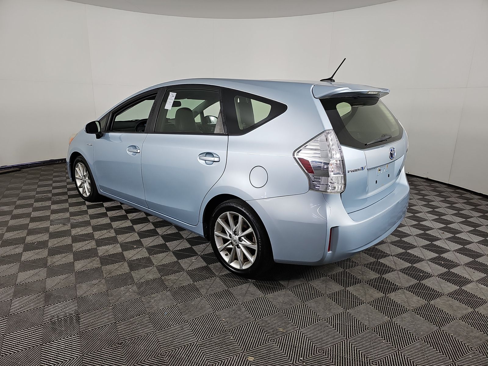 2013 Toyota Prius v Five FWD