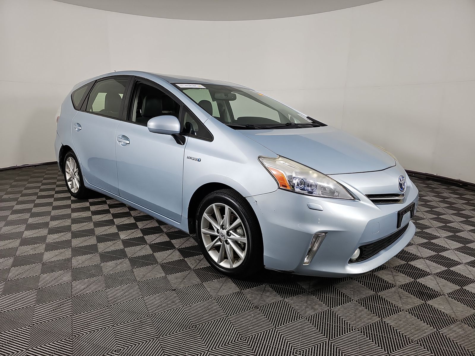 2013 Toyota Prius v Five FWD