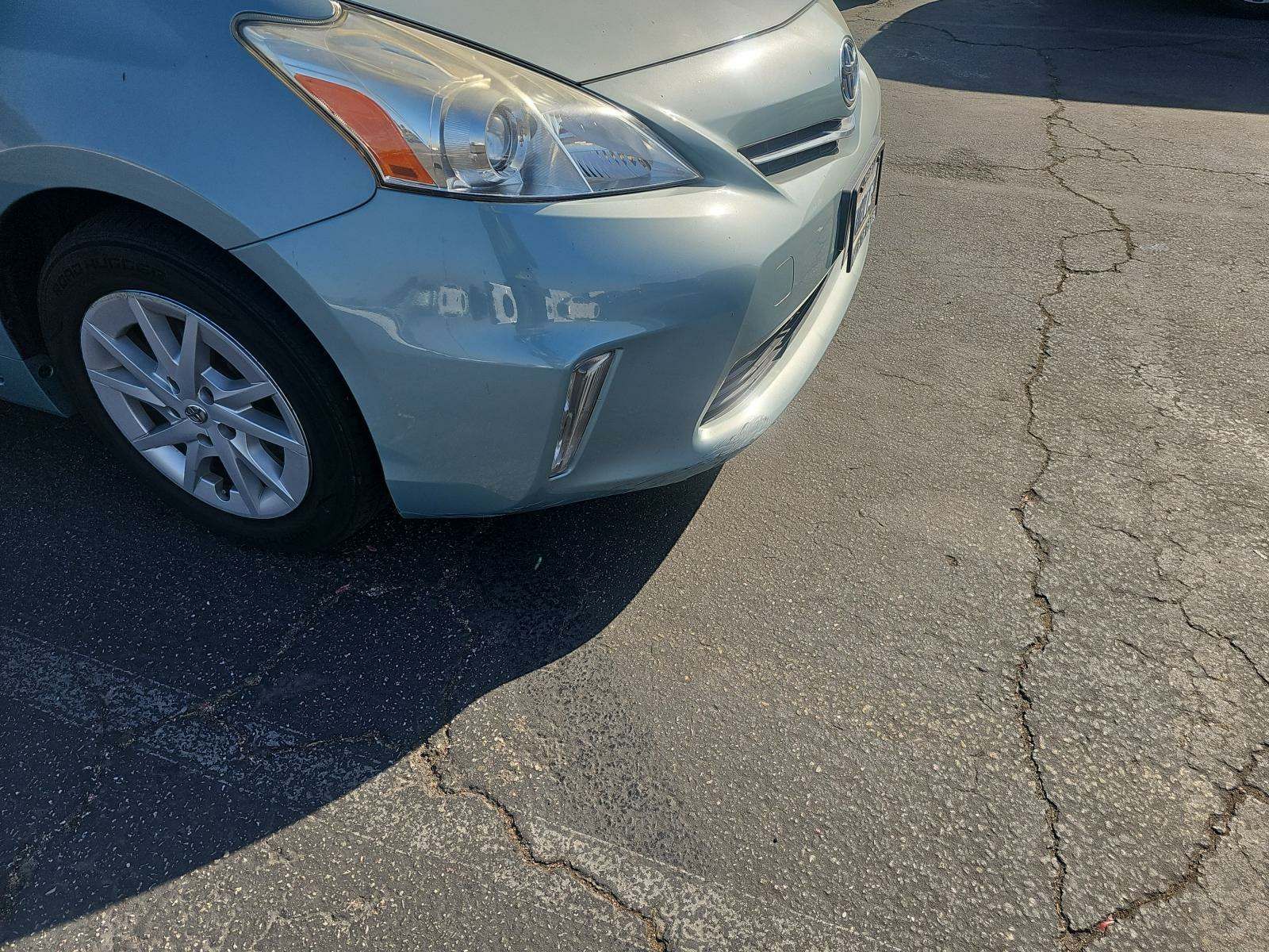 2014 Toyota Prius v Three FWD