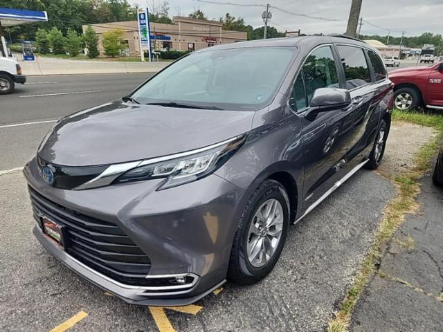 2021 Toyota Sienna XLE 8-Passenger 120.5