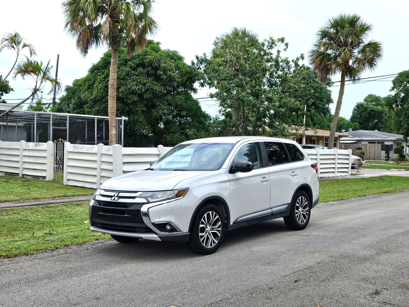 2016 Mitsubishi Outlander ES