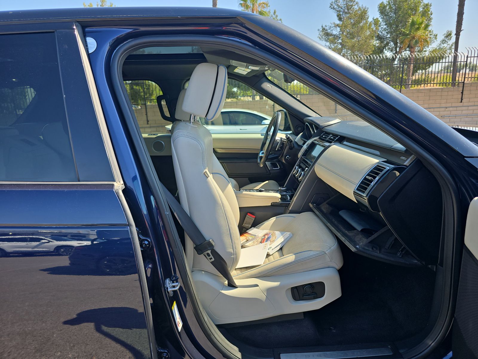 2017 Land Rover Discovery HSE Luxury AWD