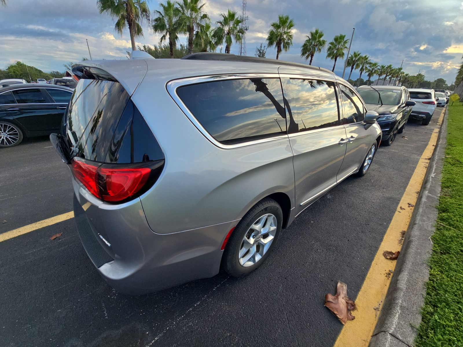 2017 Chrysler Pacifica Touring L FWD