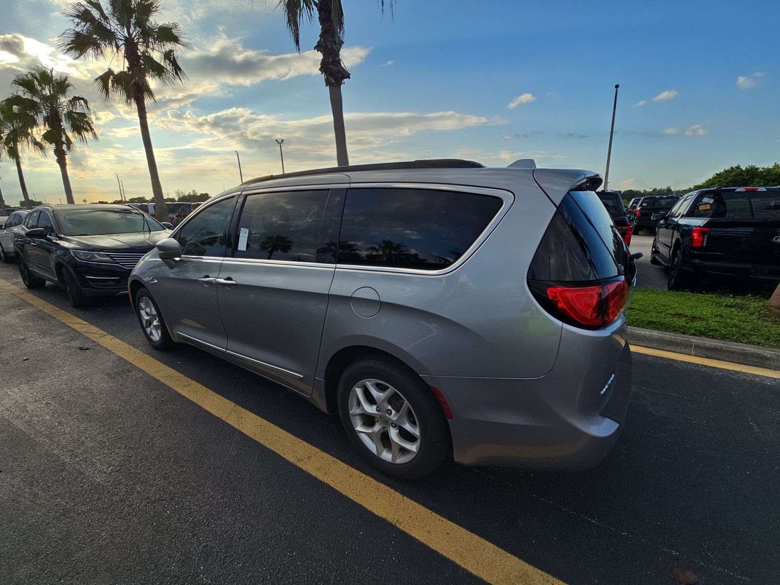 2017 Chrysler Pacifica Touring L FWD