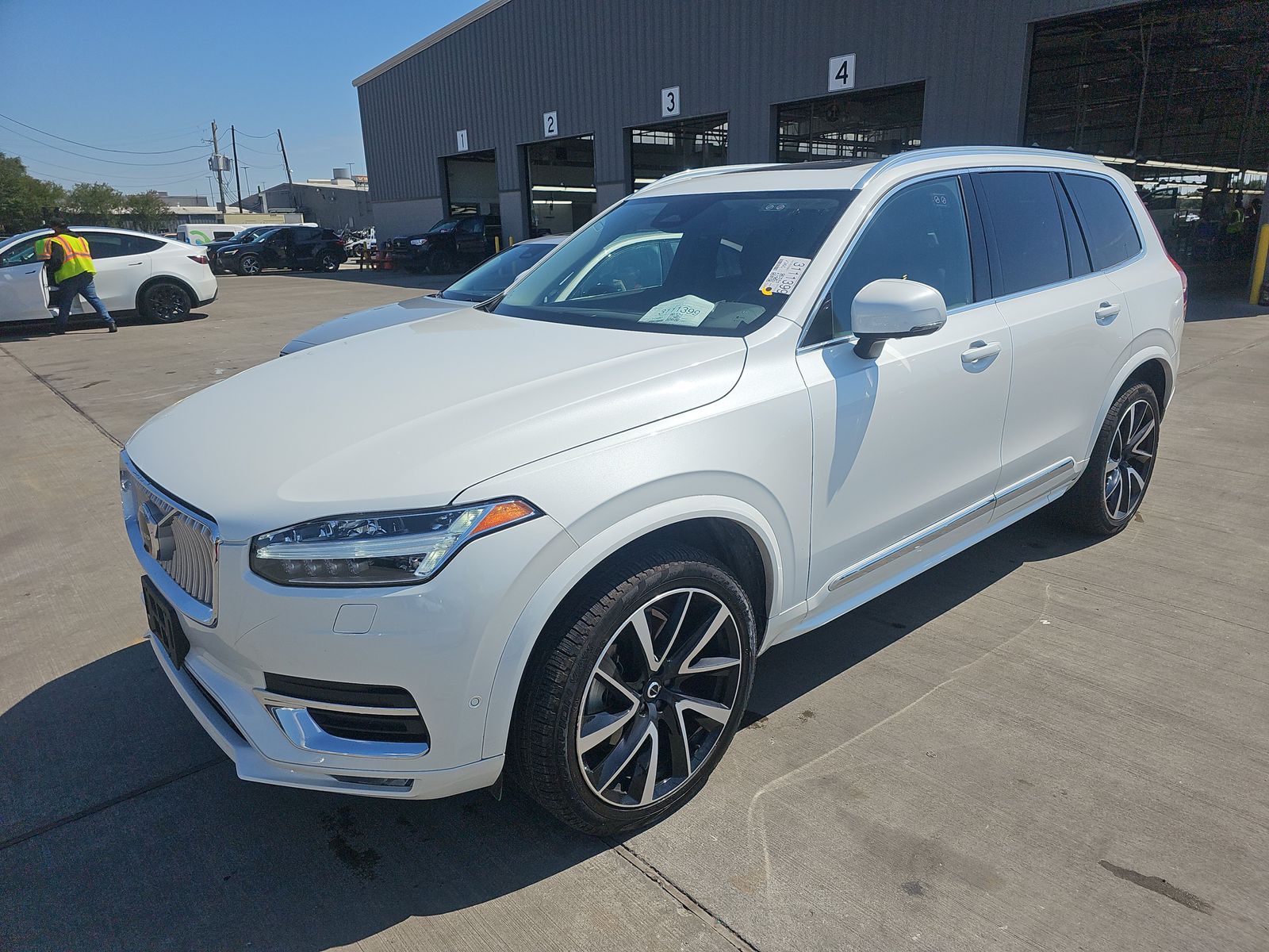 2024 Volvo XC90 B5 Plus Bright Theme 7-Passenger