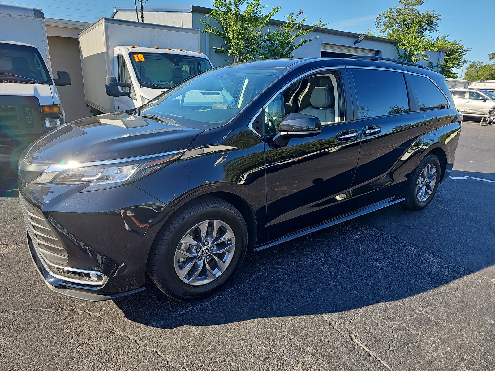 2023 Toyota Sienna XLE 8-Passenger 120.5