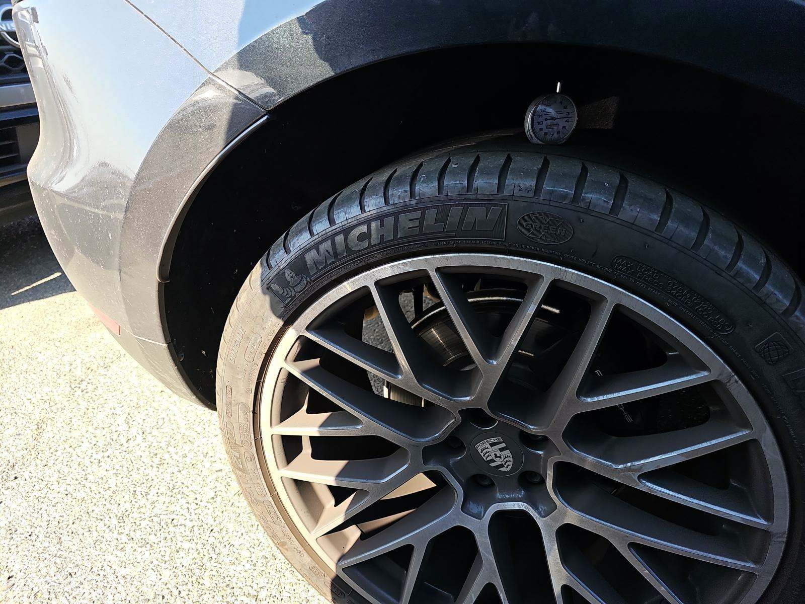 2020 Porsche Macan Base AWD