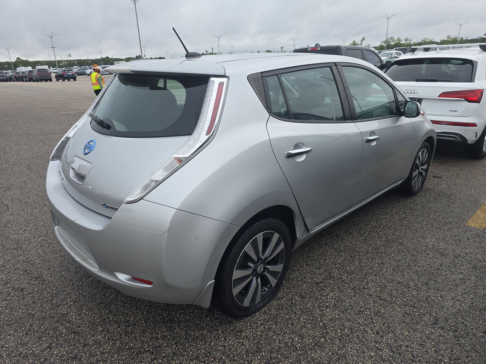 2015 Nissan LEAF SV FWD