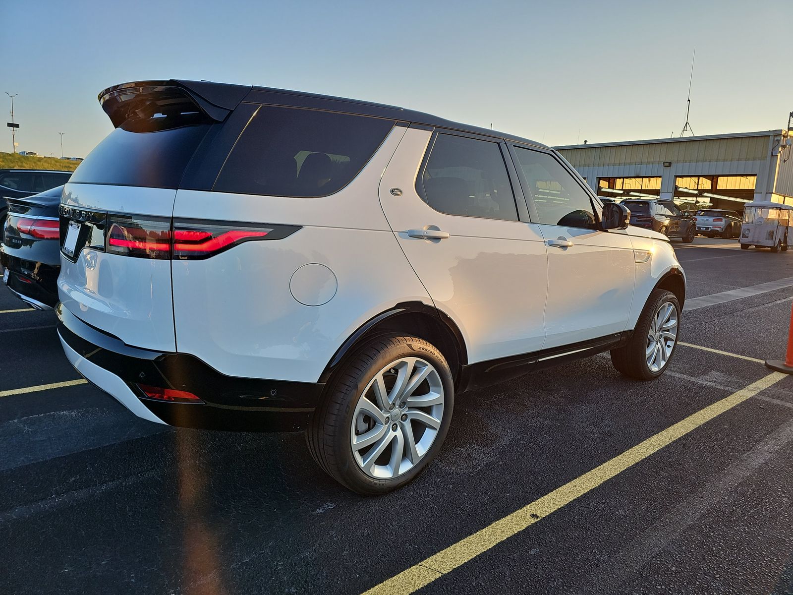 2022 Land Rover Discovery S R-Dynamic AWD