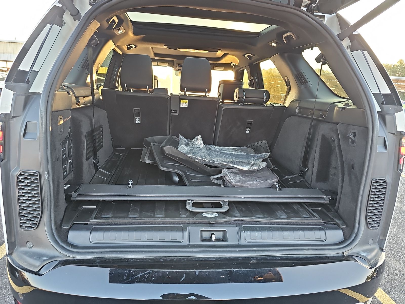 2022 Land Rover Discovery S R-Dynamic AWD