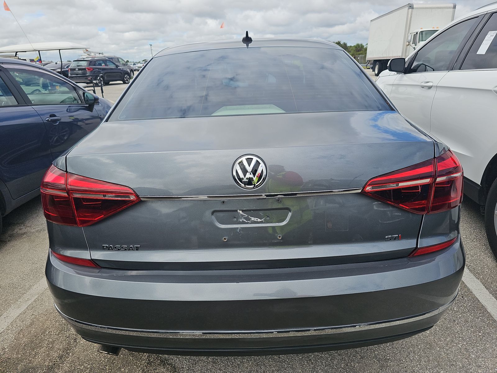 2017 Volkswagen Passat 1.8T R-Line FWD