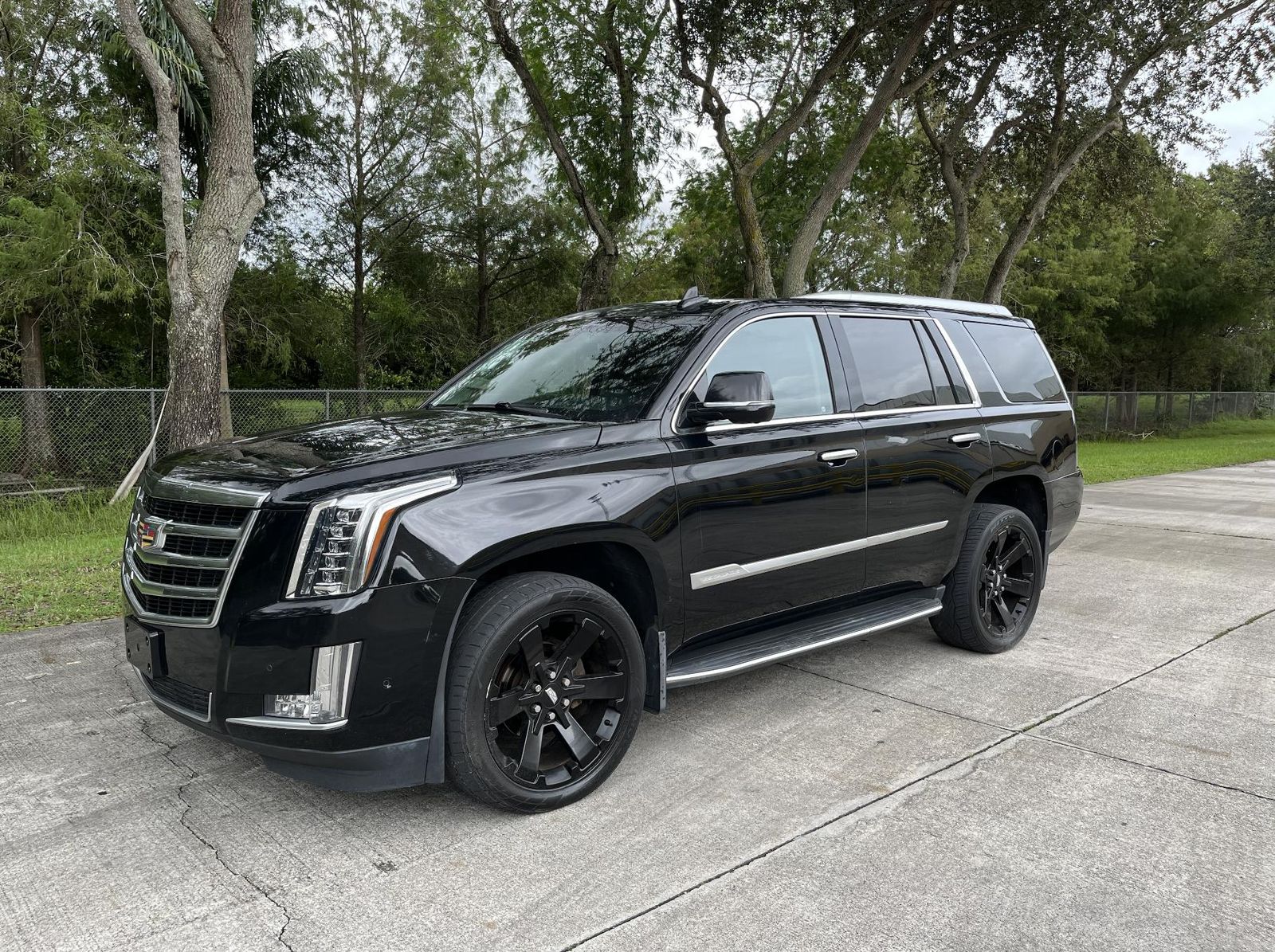 2017 Cadillac Escalade Luxury 1SB