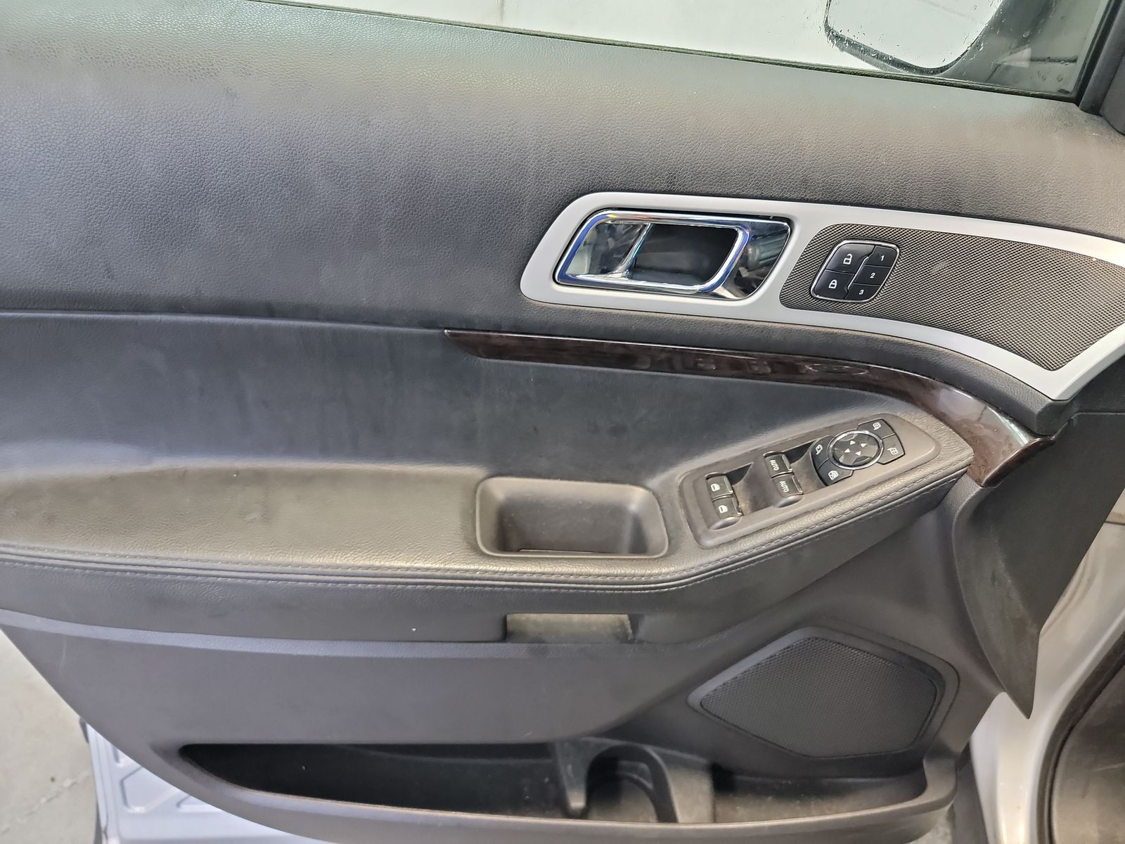 FORD EXPLORER - 10
