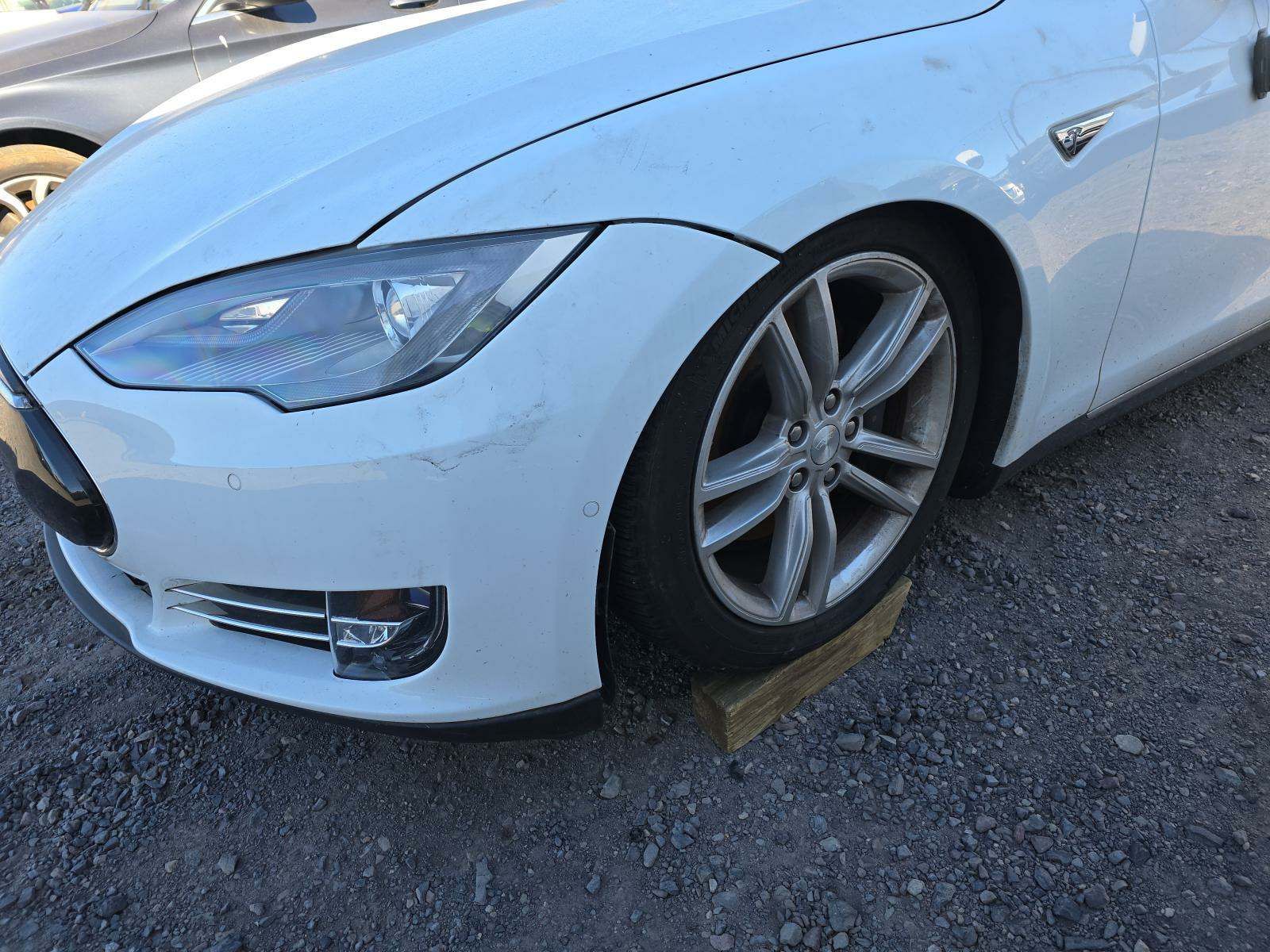 2015 Tesla Model S 85D AWD