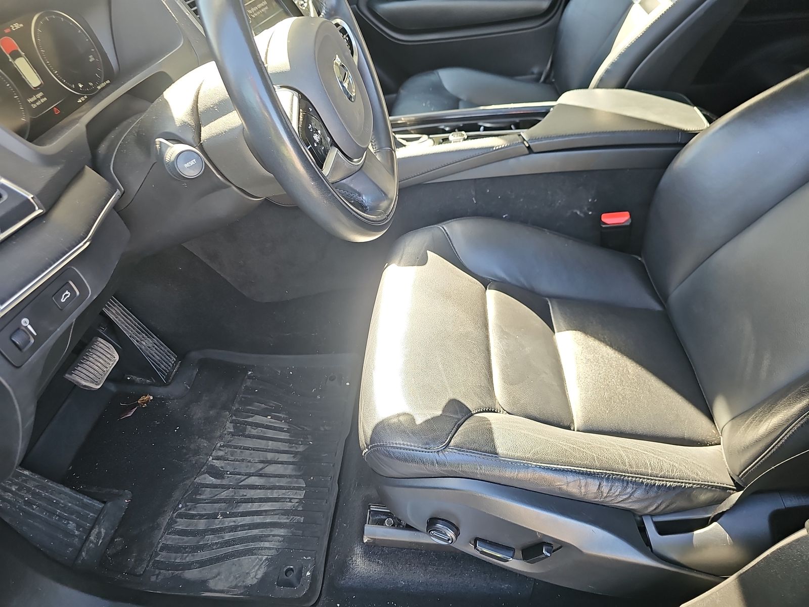 2020 Volvo XC90 T5 Momentum AWD