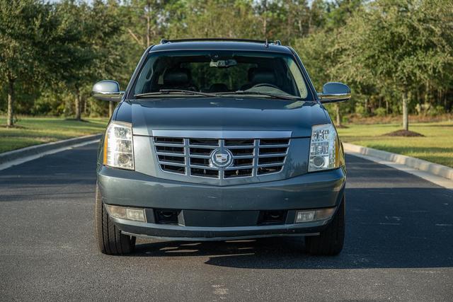Cadillac Escalade ESV снимка Cadillac Escalade ESV