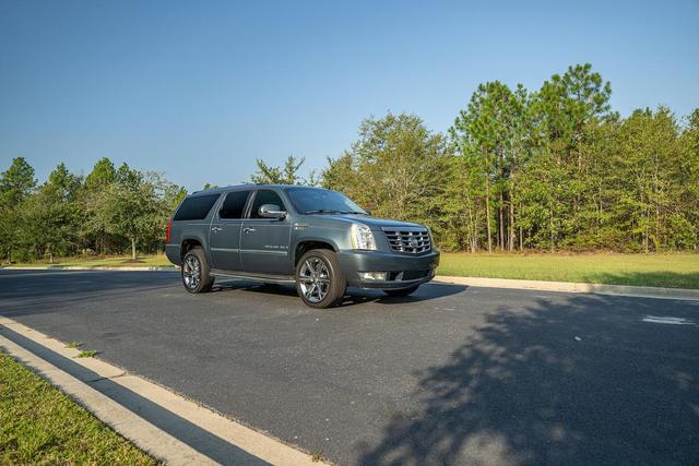 Cadillac Escalade ESV снимка Cadillac Escalade ESV