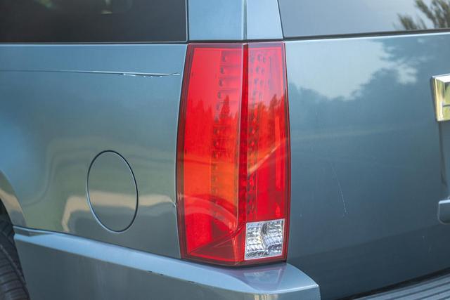 Cadillac Escalade ESV снимка Cadillac Escalade ESV