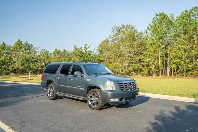 Cadillac Escalade ESV снимка Cadillac Escalade ESV