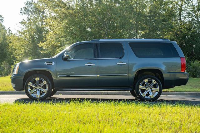 Cadillac Escalade ESV снимка Cadillac Escalade ESV