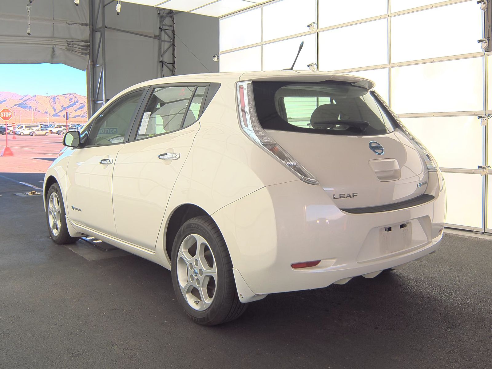 2013 Nissan LEAF SV FWD